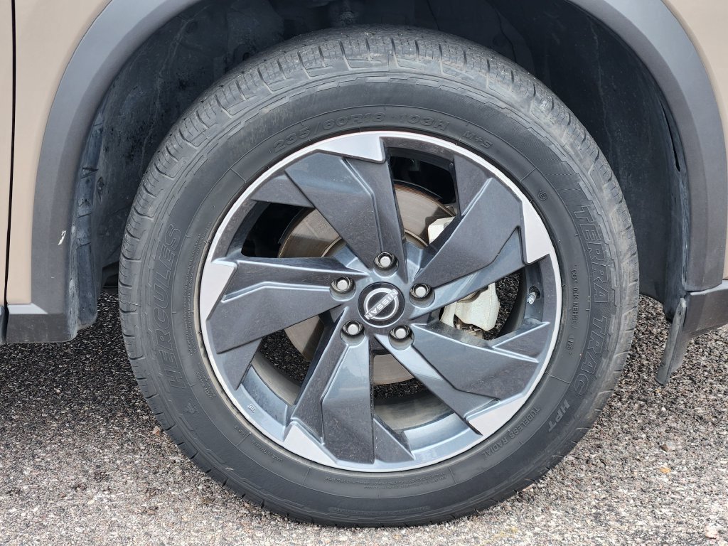 Used 2025 Nissan Rogue SV AWD/4WD image 30