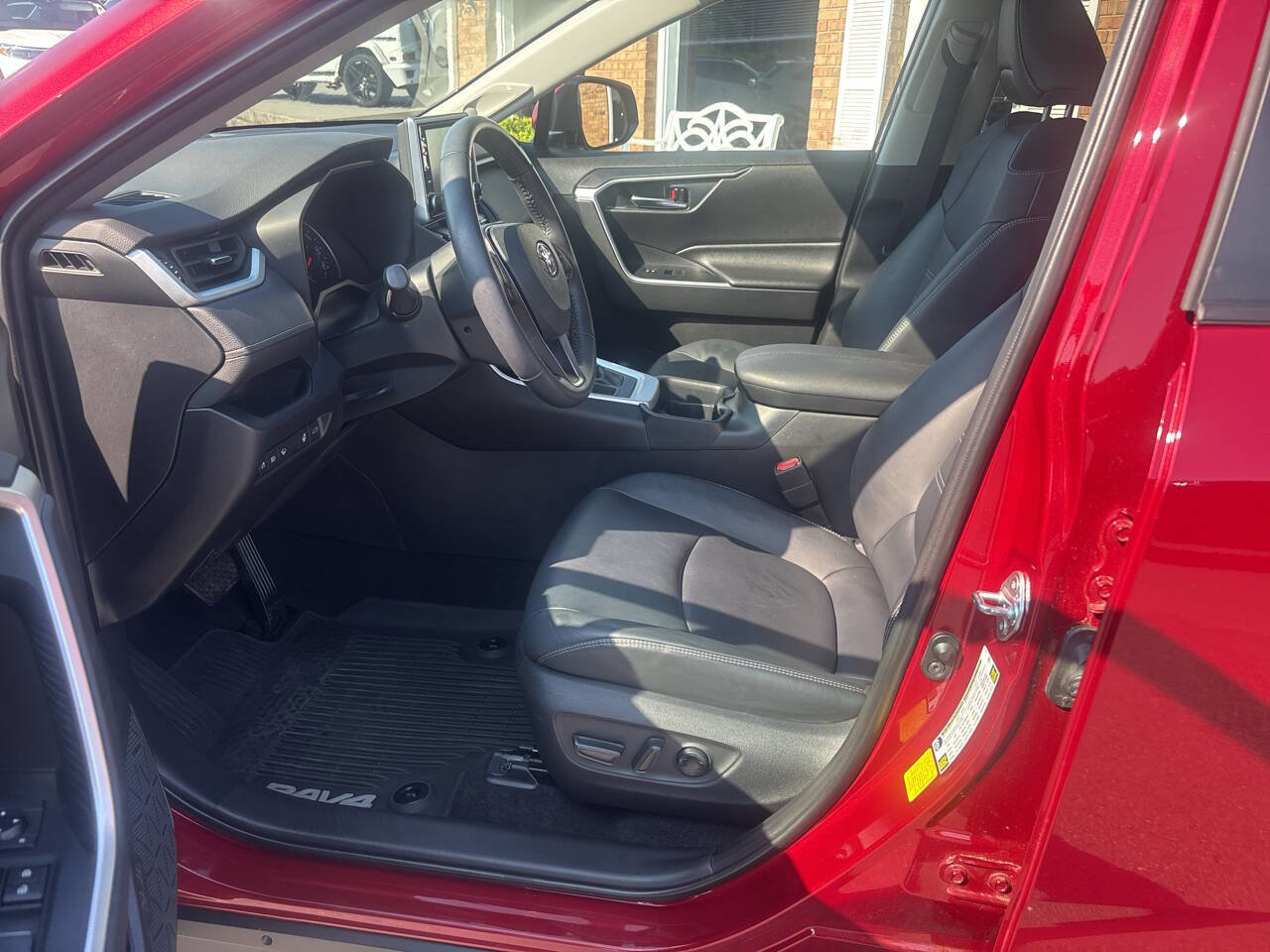 Used 2020 Toyota RAV4 XLE Premium image 19