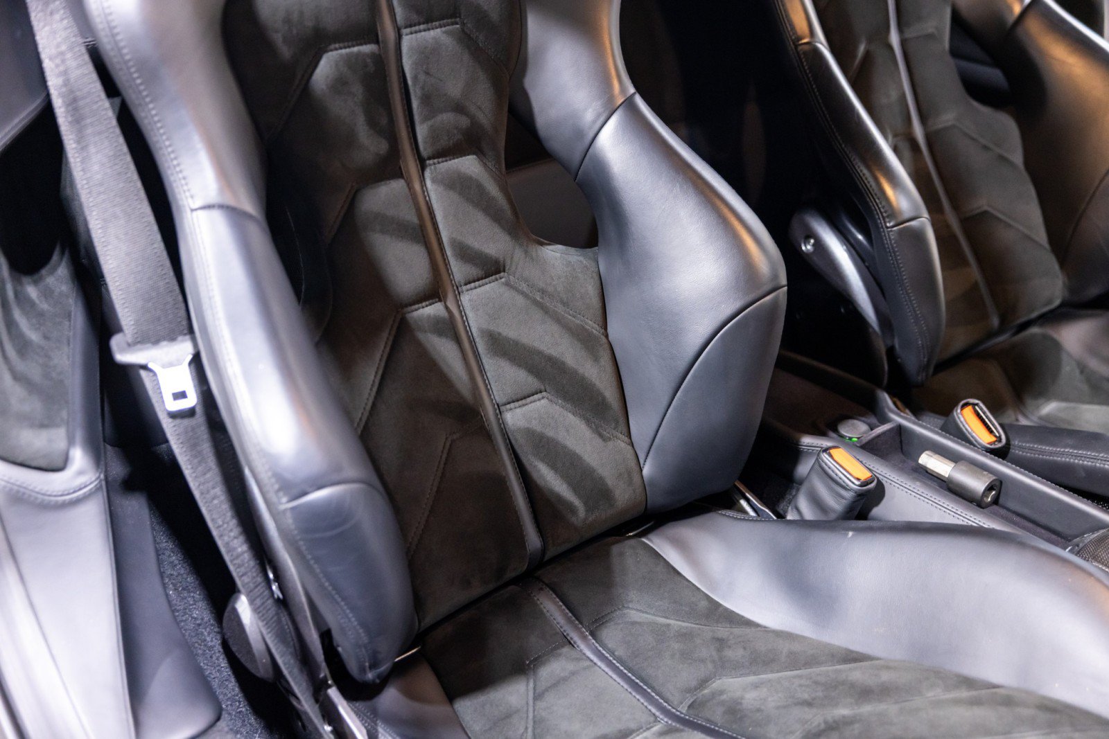 Used 2011 Ferrari 458 Italia Coupe RWD image 32