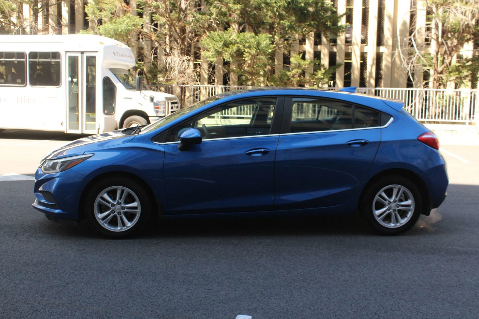 Used 2018 Chevrolet Cruze LT w/ Convenience Package FWD image 12