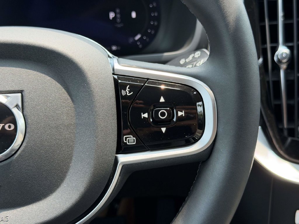 New 2026 Volvo XC90 B6 Plus w/ Protection Package Premier AWD/4WD image 9
