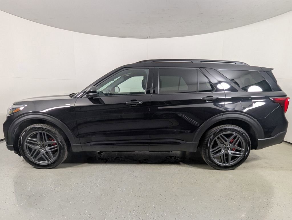 Used 2025 Ford Explorer ST-Line w/ ST-Line Street Pack image 4
