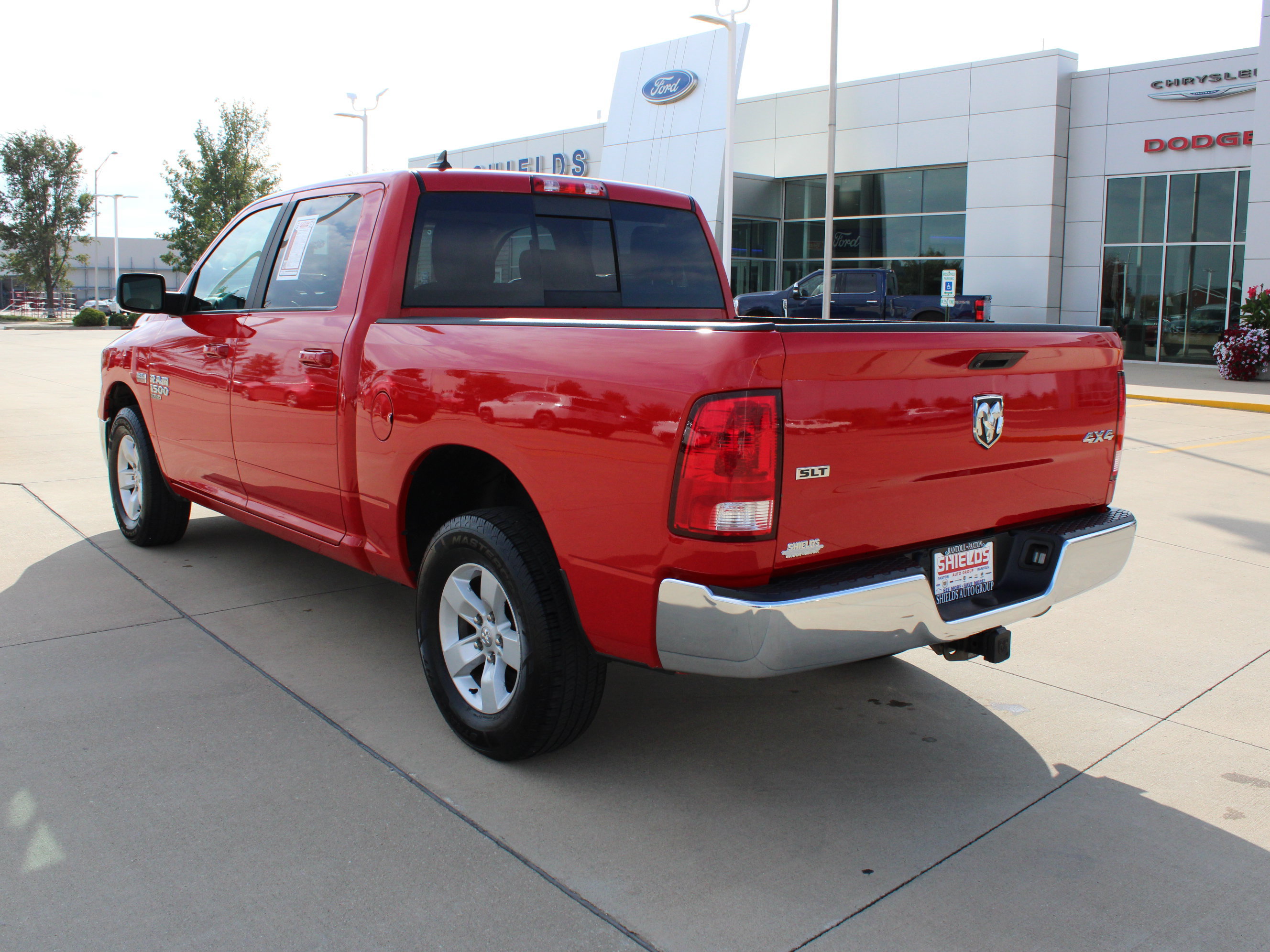 Used 2019 RAM 1500 Classic SLT w/ Luxury Group AWD/4WD image 4