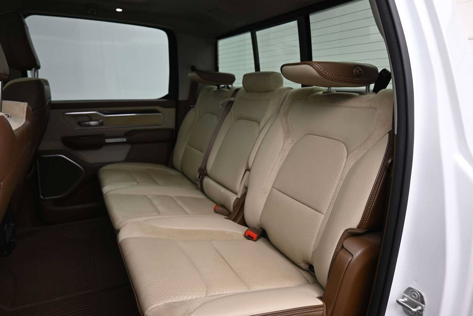 Used 2022 RAM 1500 Laramie AWD/4WD image 12