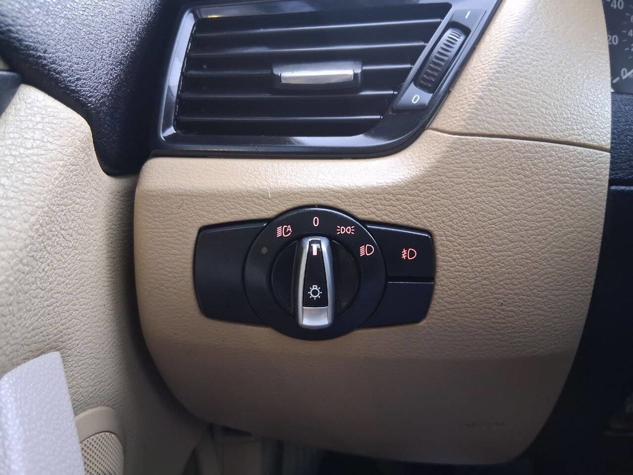 Used 2015 BMW X1 sDrive28i image 16