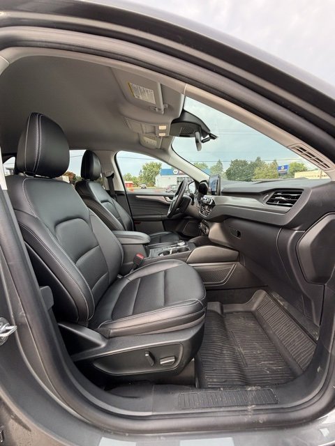 Used 2022 Ford Escape Titanium w/ Class II Trailer Tow Package image 13