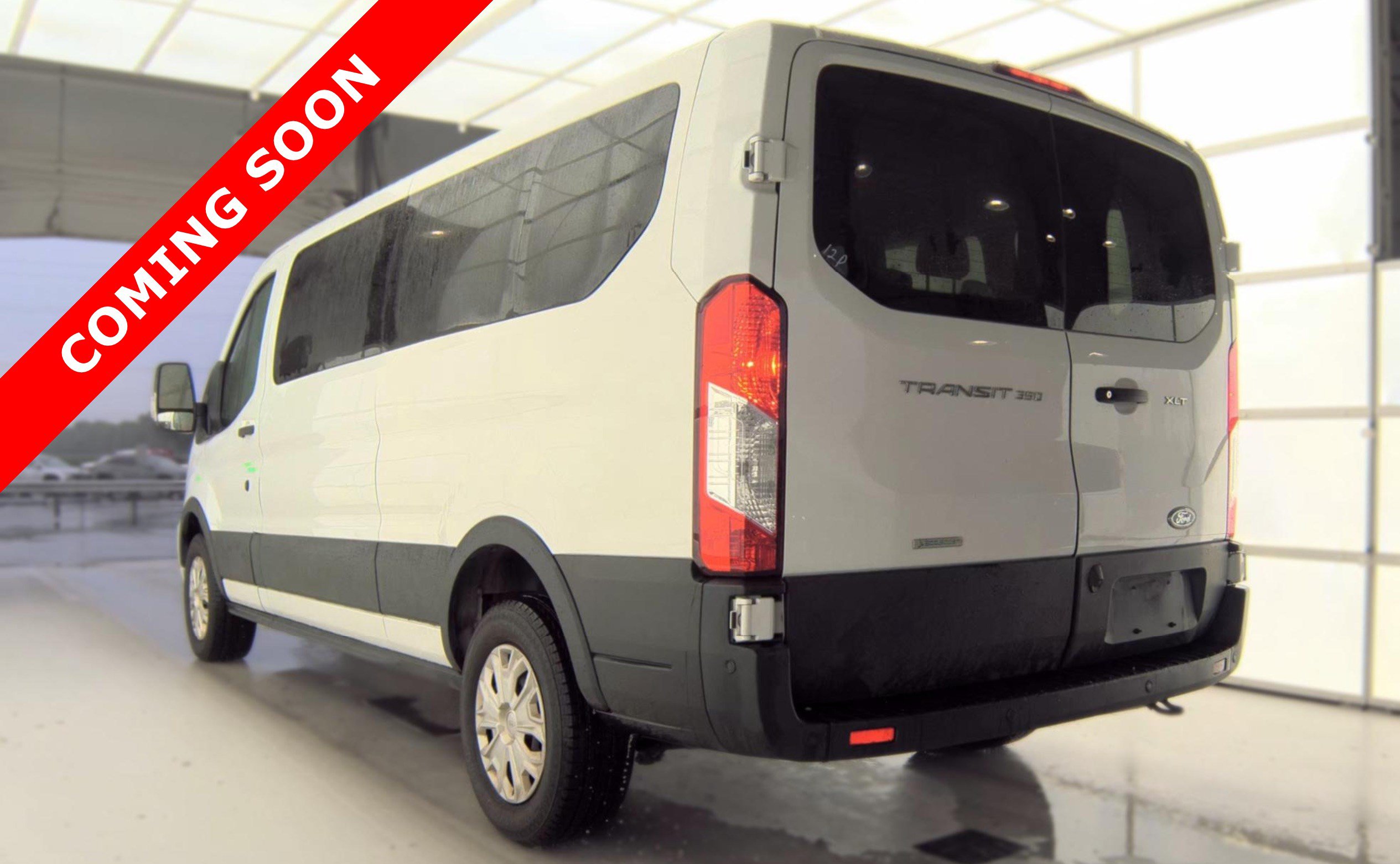 Used 2023 Ford Transit 350 XLT RWD image 4