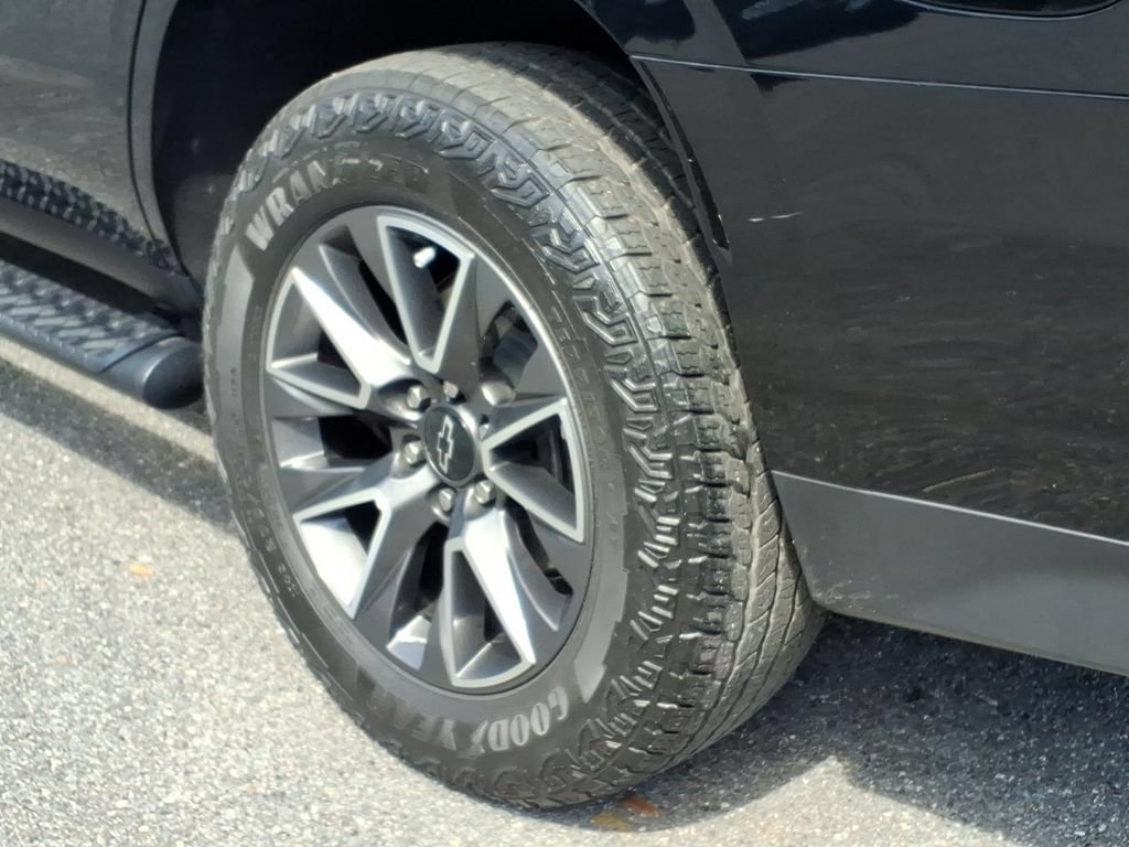 Certified 2023 Chevrolet Tahoe Z71 w/ Luxury Package AWD/4WD image 9