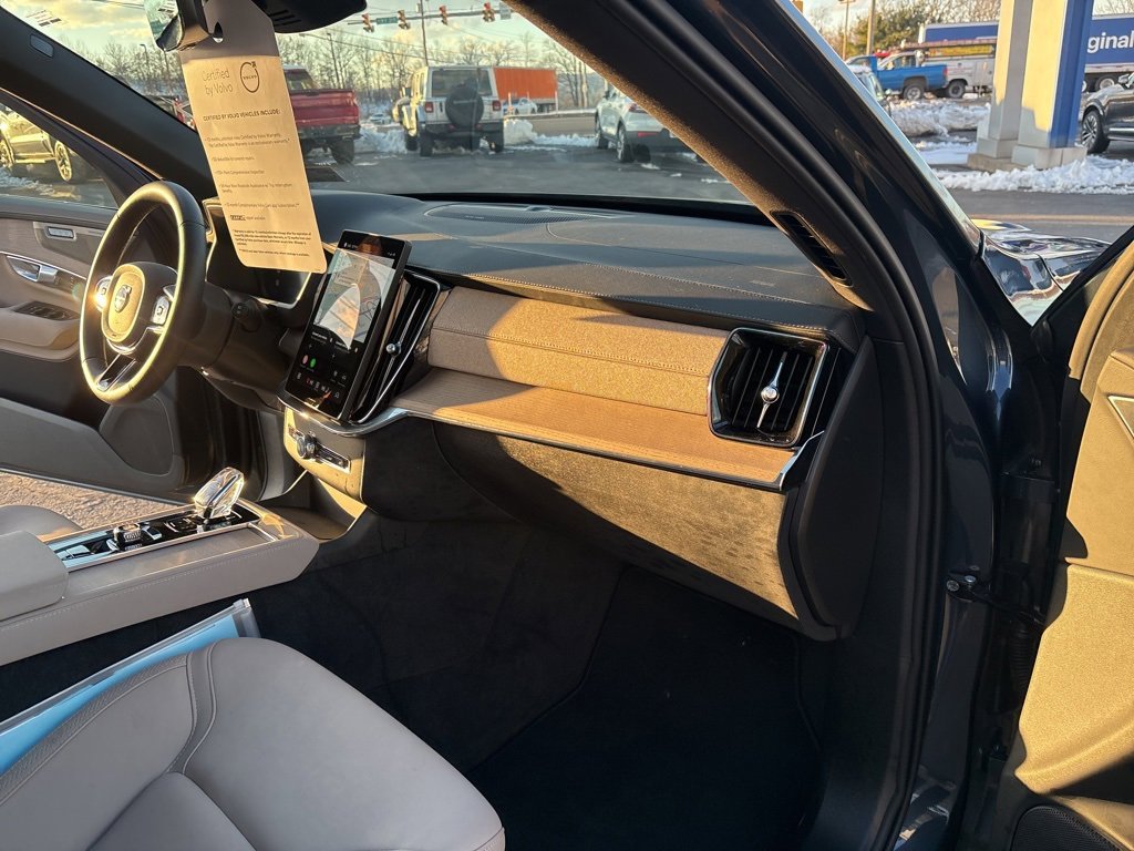 Certified 2025 Volvo XC90 B6 Plus image 42