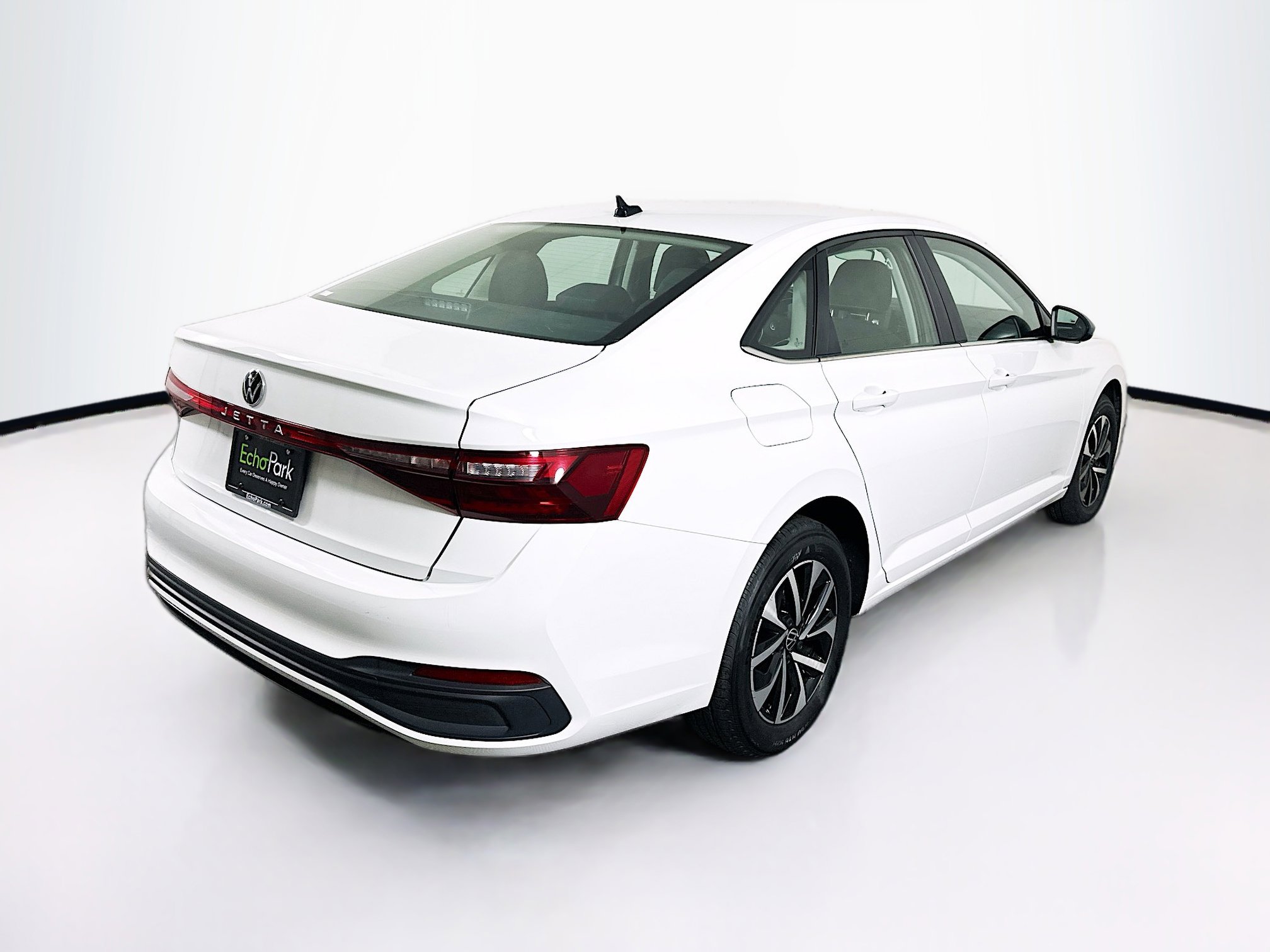 Used 2025 Volkswagen Jetta S image 9
