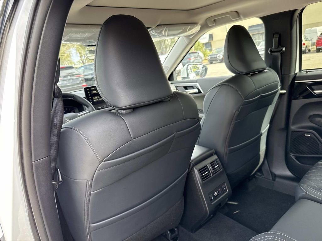 New 2026 Mitsubishi Outlander SEL image 12