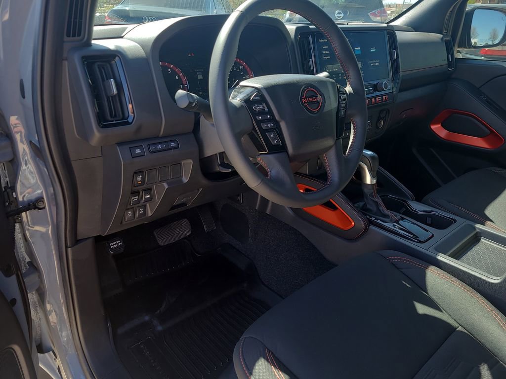 Used 2025 Nissan Frontier PRO-4X AWD/4WD image 16