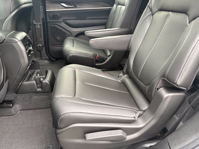New 2027 Jeep Grand Cherokee L Limited AWD/4WD image 12