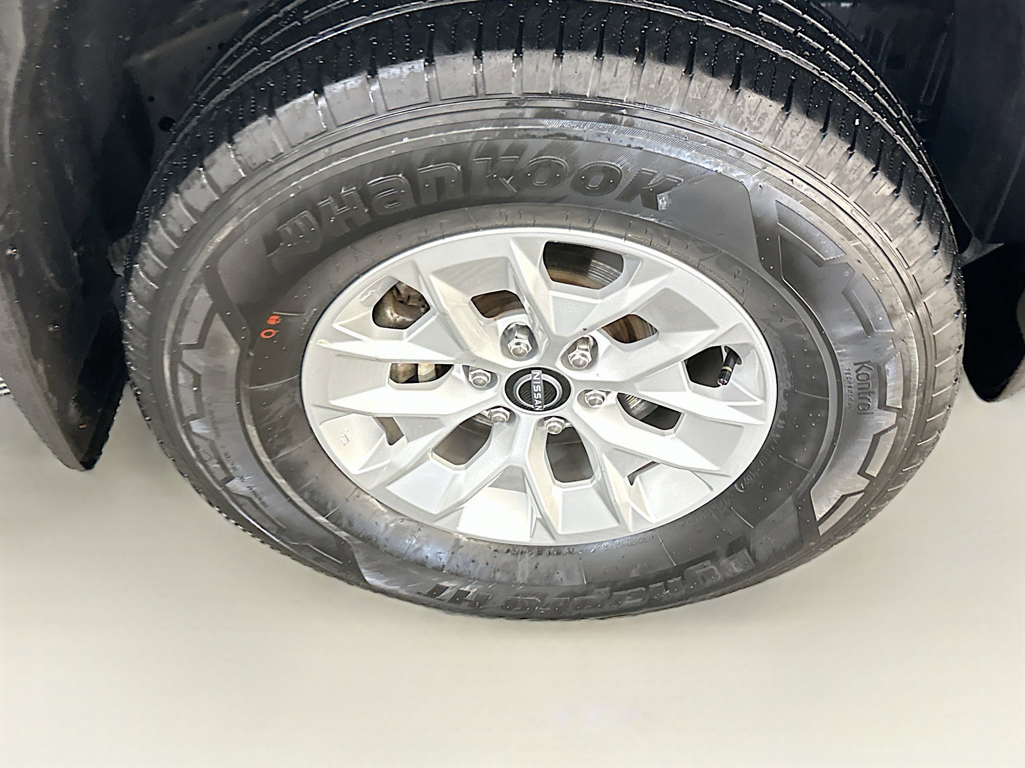 Used 2024 Nissan Frontier SV AWD/4WD image 11