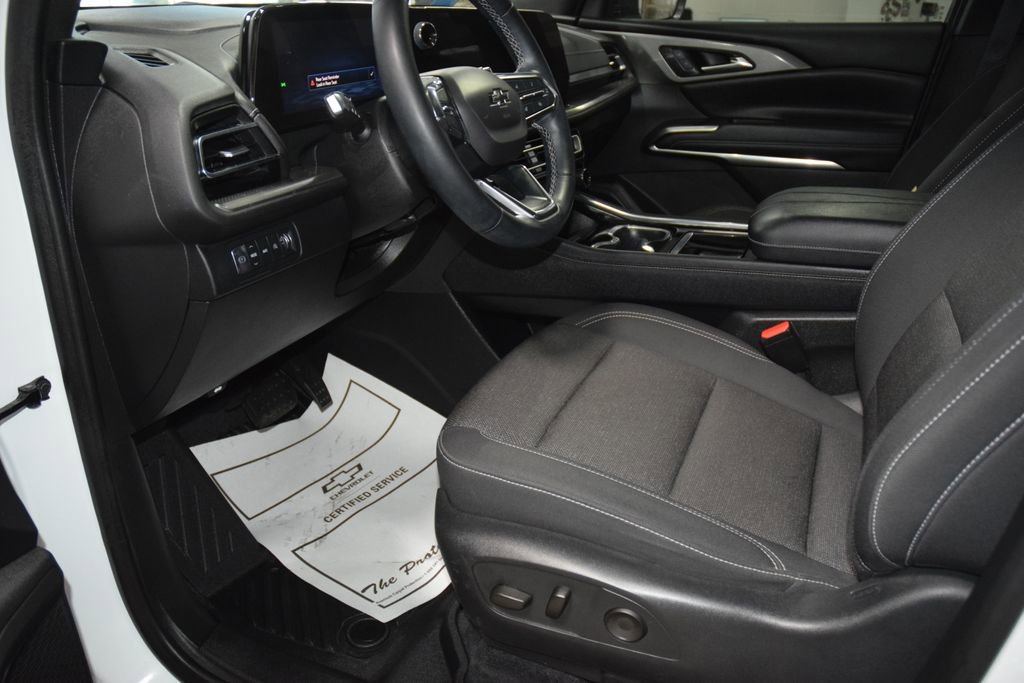 Used 2024 Chevrolet Traverse LT w/ Midnight/Sport Edition AWD/4WD image 37