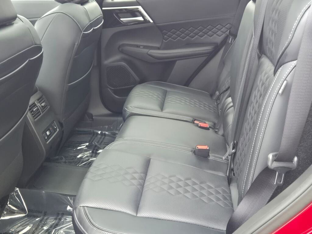 New 2025 Mitsubishi Outlander SEL Black Edition image 14