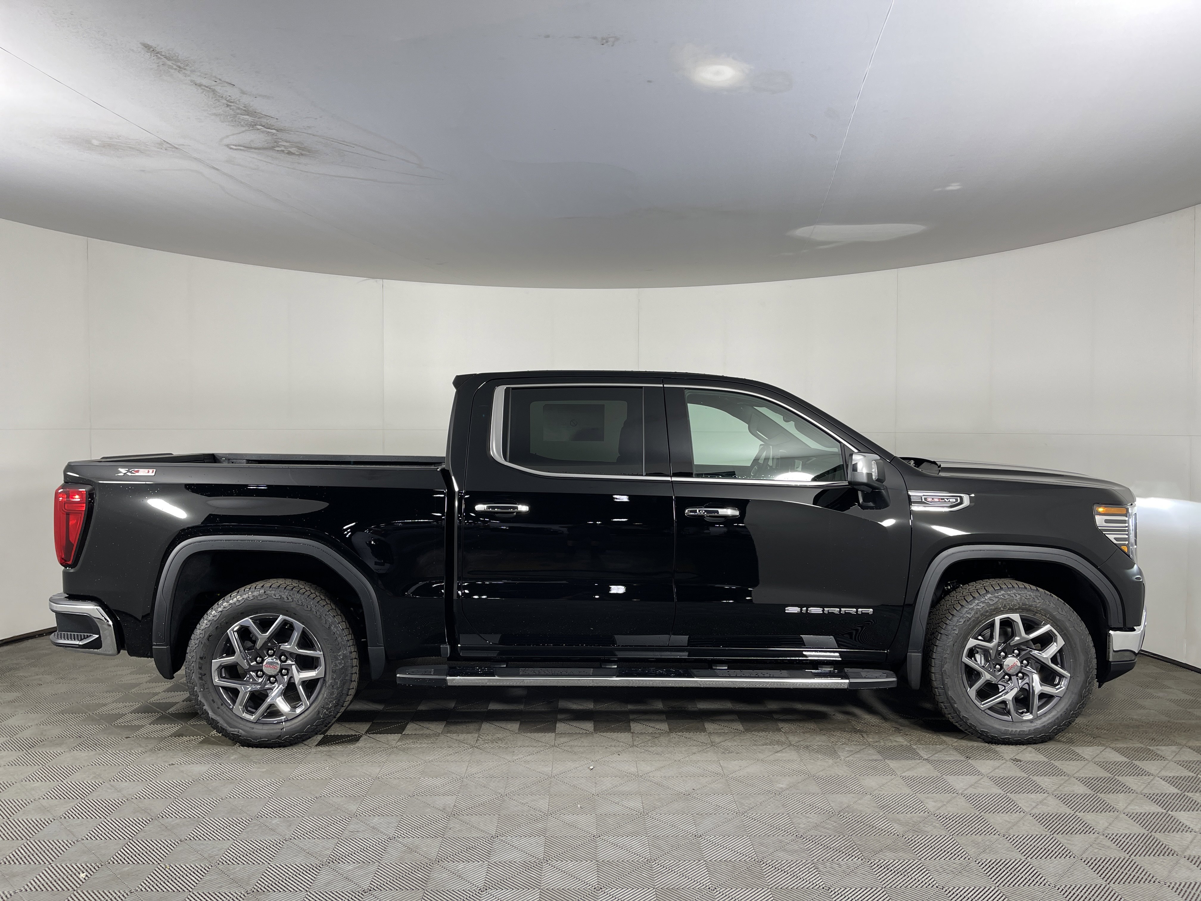 New 2026 GMC Sierra 1500 SLT w/ SLT Premium Plus Package image 5