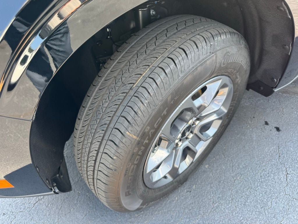 New 2025 Ford Maverick XLT w/ XLT Luxury Package FWD image 13
