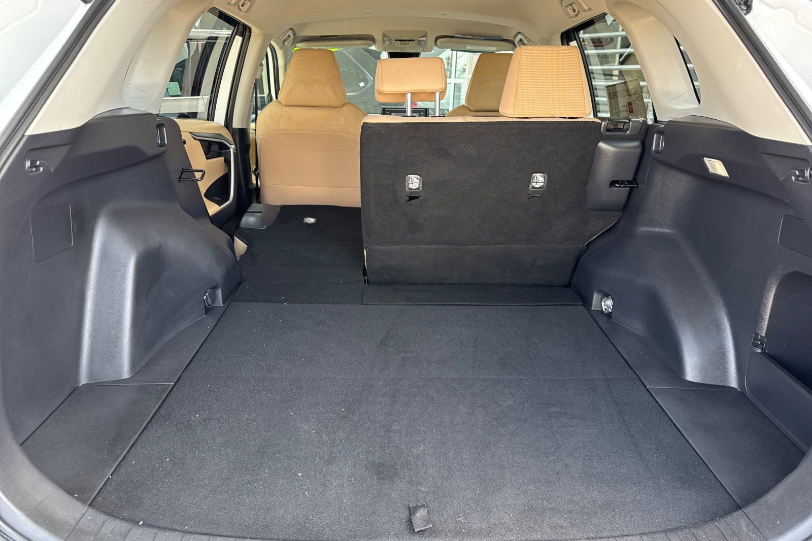 Used 2022 Toyota RAV4 LE image 15