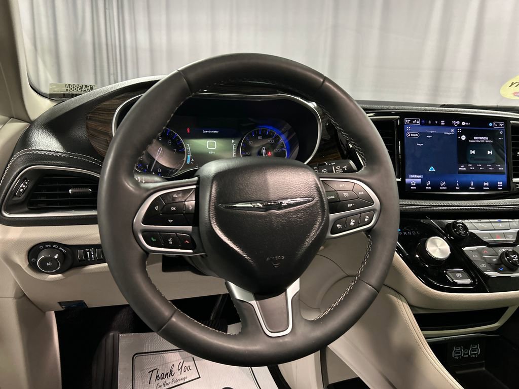 Used 2024 Chrysler Pacifica Limited FWD image 15