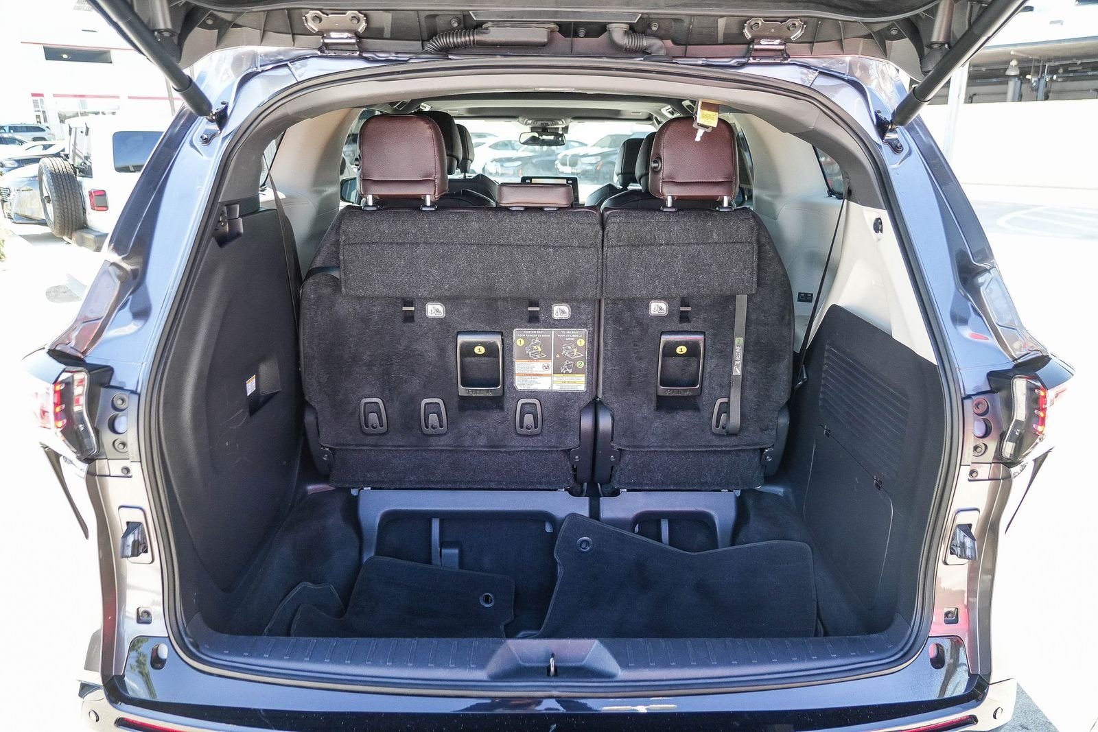 Certified 2024 Toyota Sienna Platinum FWD image 27