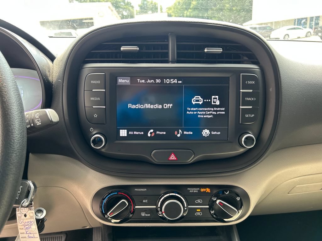 Used 2025 Kia Soul LX w/ LX Technology Package FWD image 18