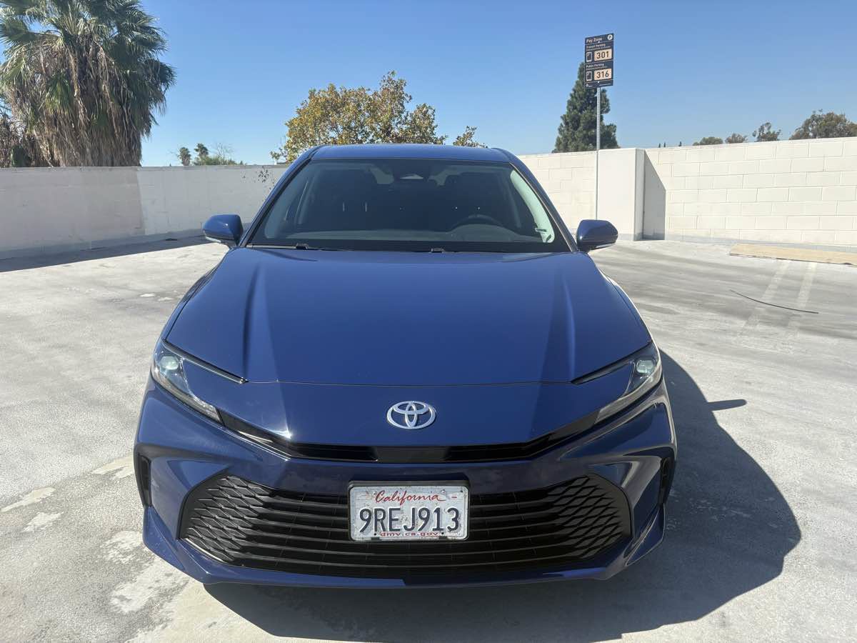 Used 2025 Toyota Camry LE FWD image 23