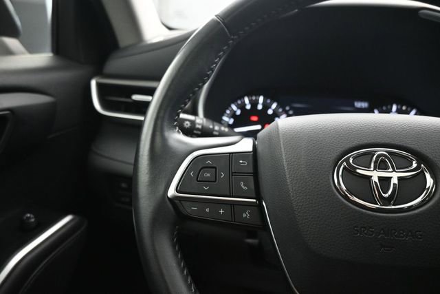 Used 2021 Toyota Highlander XLE AWD/4WD image 17