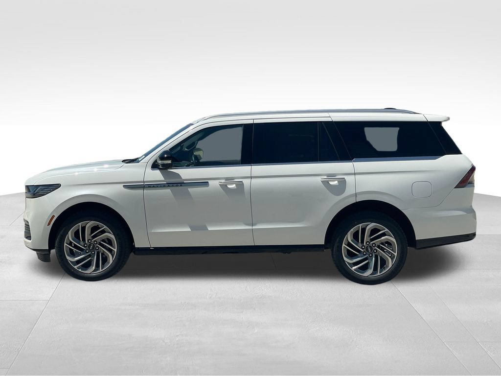 New 2026 Lincoln Navigator Reserve AWD/4WD image 2