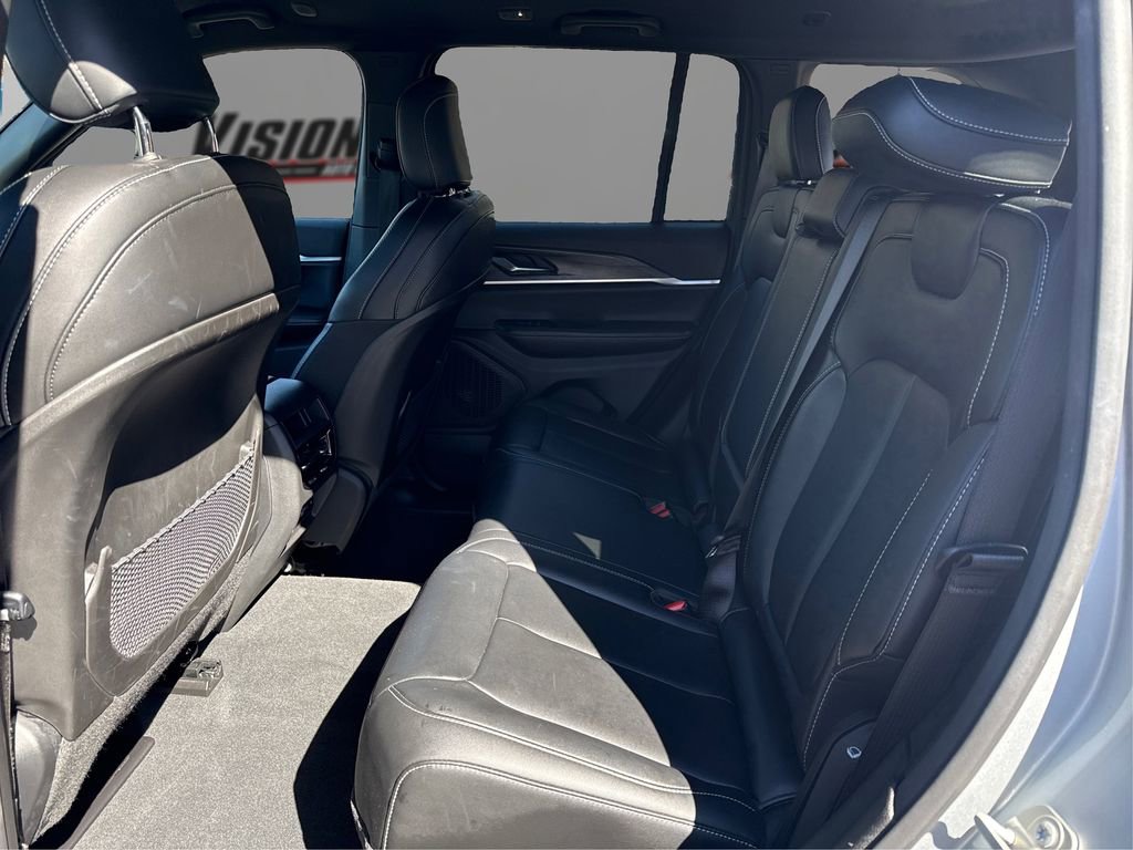 Used 2024 Jeep Grand Cherokee Limited RWD image 10