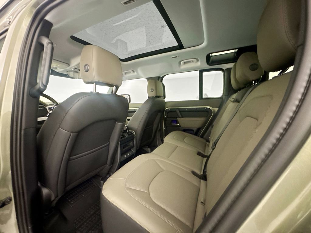 Used 2025 Land Rover Defender 110 S image 23