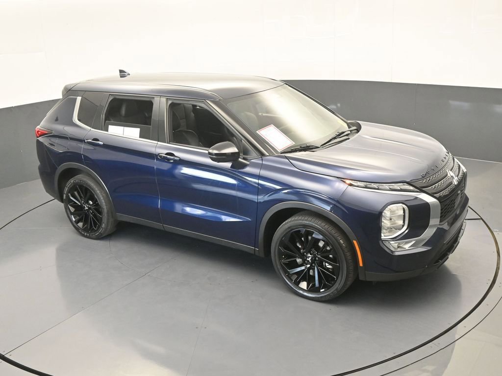 Used 2023 Mitsubishi Outlander SE image 61