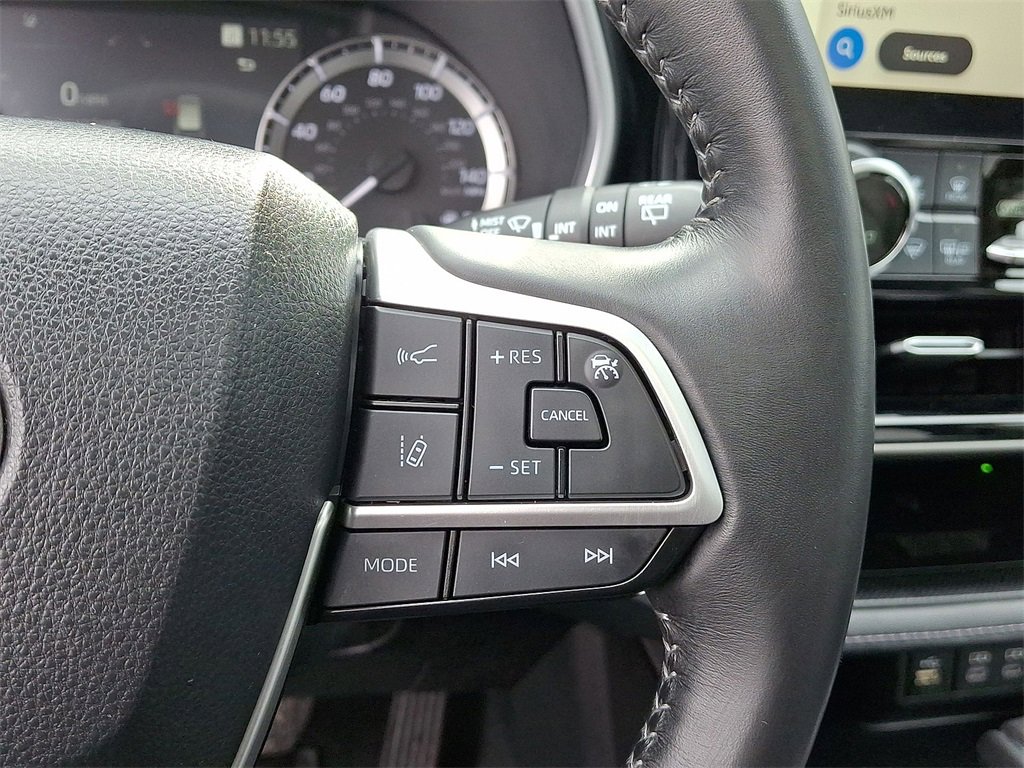 Used 2023 Toyota Highlander XLE image 18