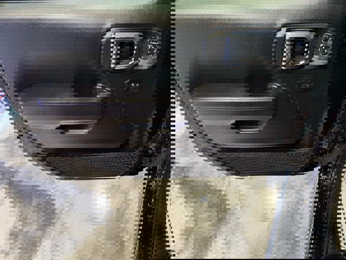 Used 2023 Jeep Gladiator Willys image 36