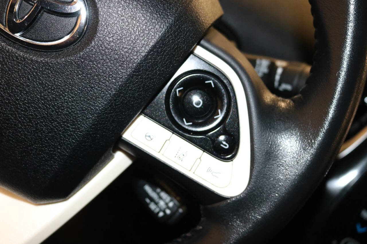 Used 2017 Toyota Prius Prime Advanced image 35