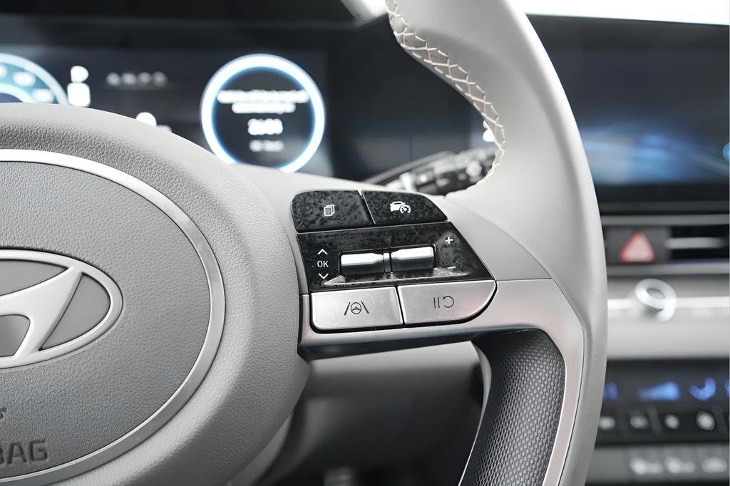 Certified 2025 Hyundai Elantra SEL FWD image 26
