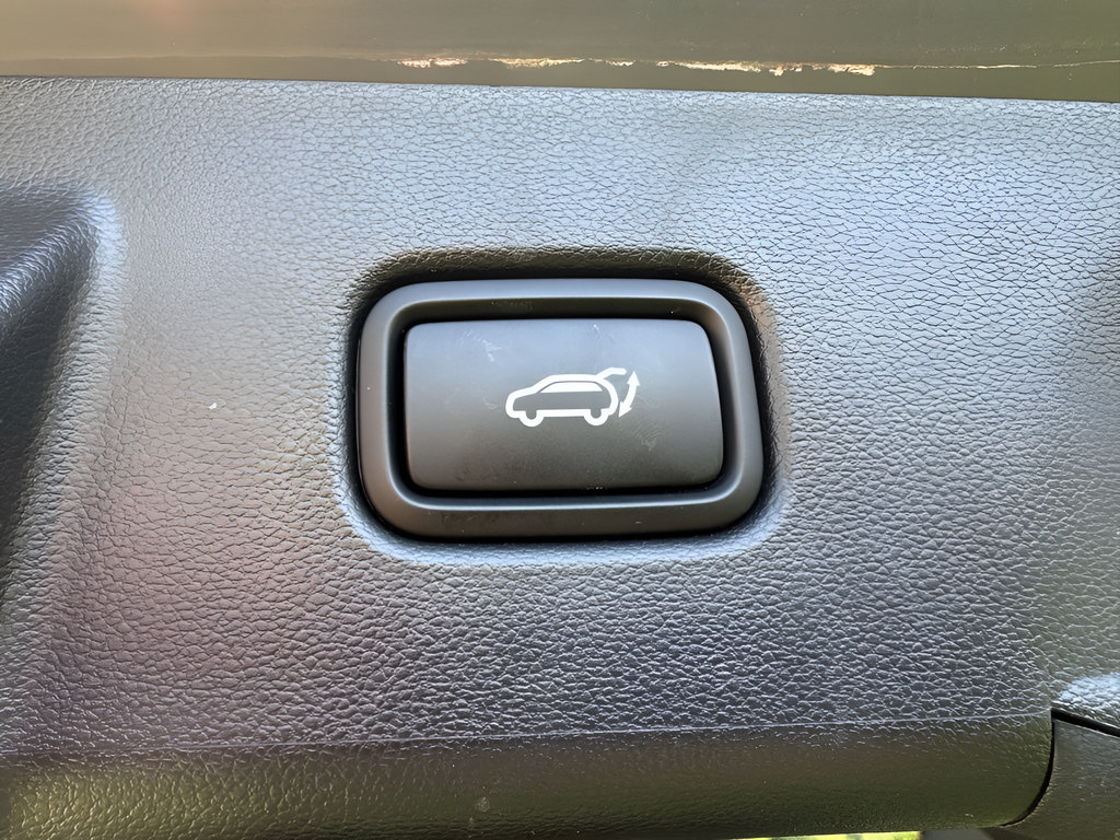 Used 2025 Hyundai Tucson Limited AWD/4WD image 12