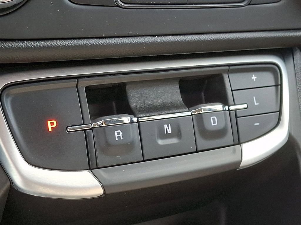 Used 2022 GMC Terrain SLE image 16