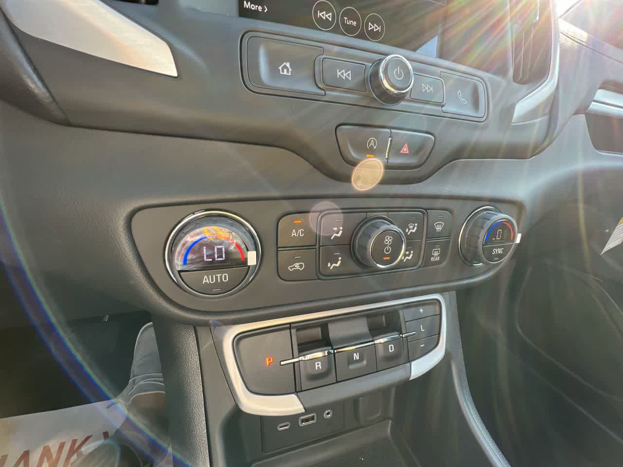 Used 2022 GMC Terrain SLE w/ Driver Convenience Package FWD image 17