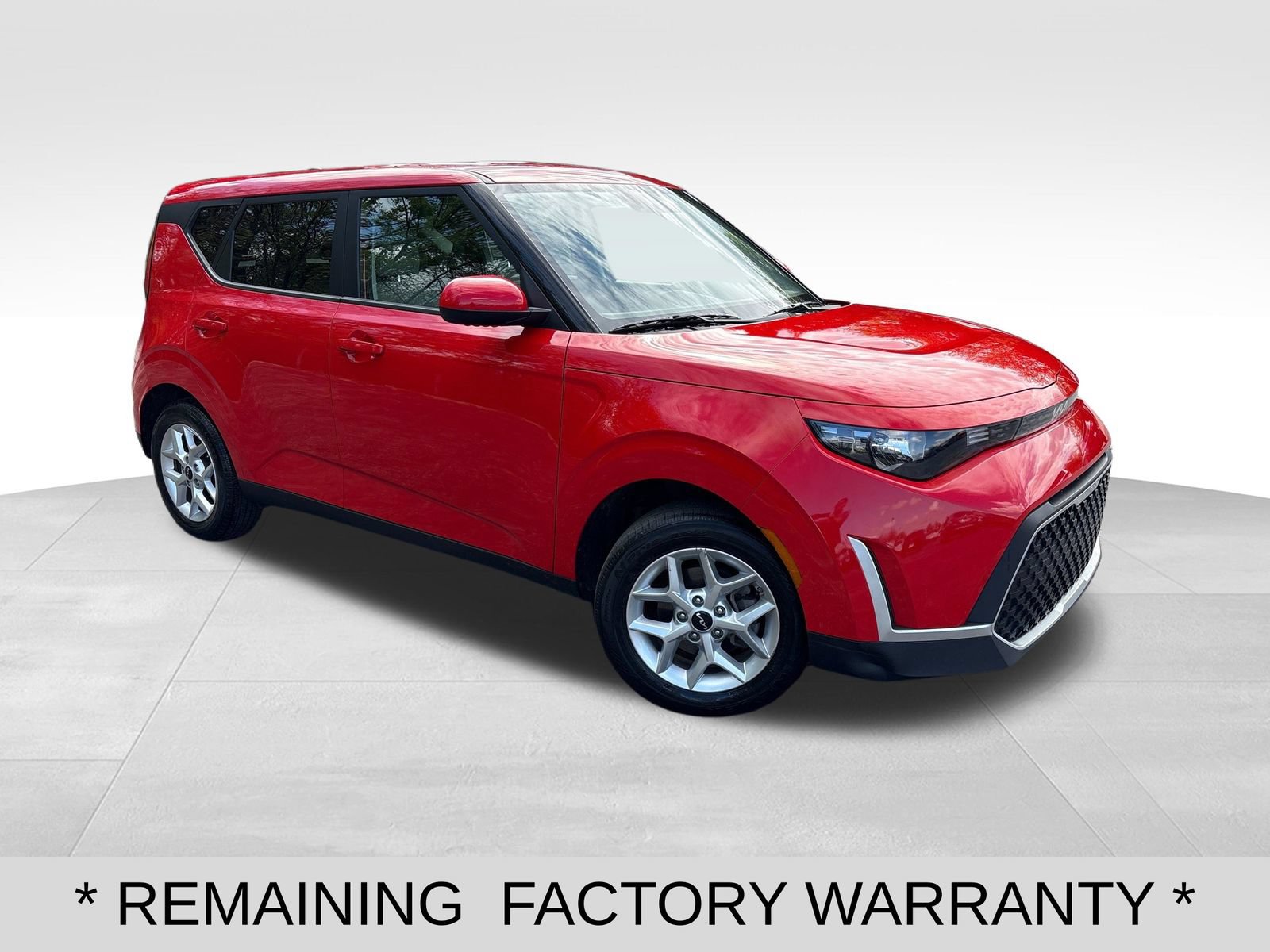 Used 2025 Kia Soul LX w/ LX Technology Package FWD image 7