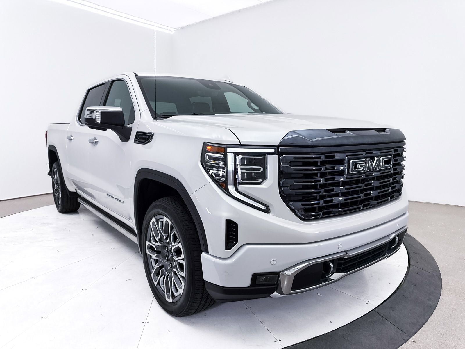 Used 2023 GMC Sierra 1500 Denali Ultimate AWD/4WD image 14