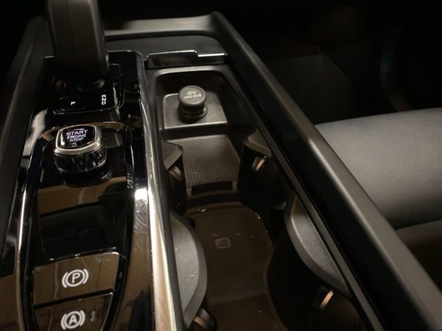 Used 2025 Volvo XC60 B5 Core image 55