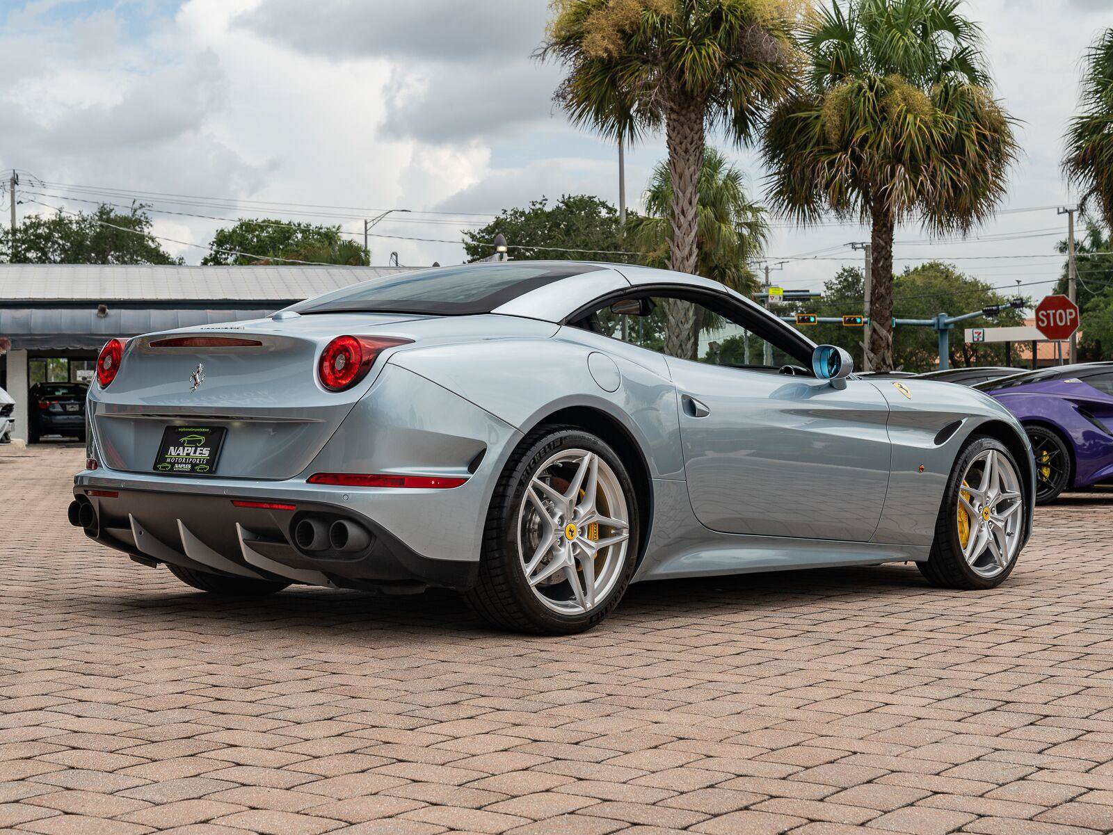 Used 2016 Ferrari California T RWD image 21