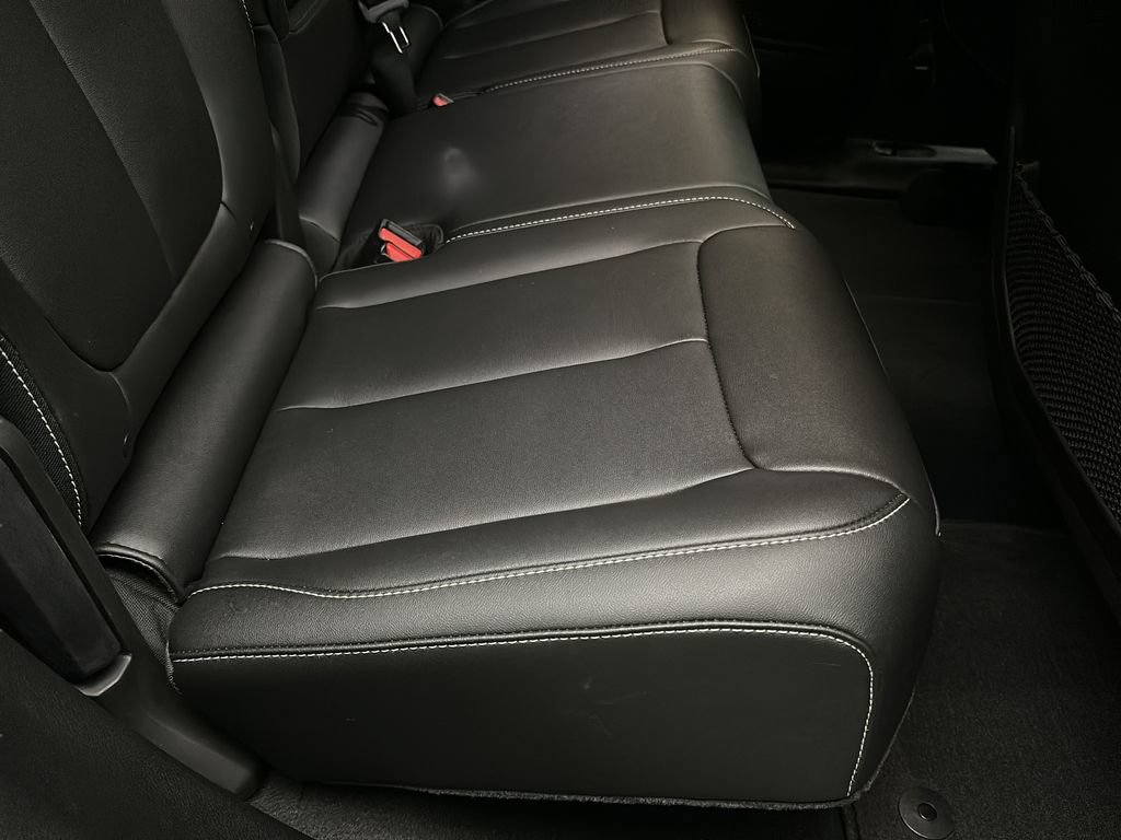 Used 2024 Jeep Grand Cherokee Limited w/ Black Appearance Package AWD/4WD image 19