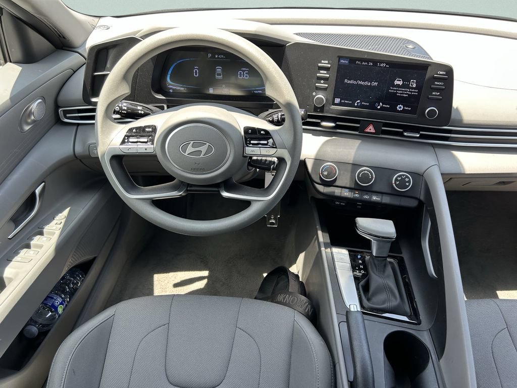 New 2025 Hyundai Elantra SE FWD image 17