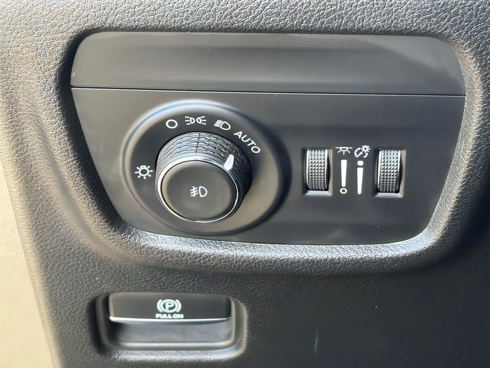Used 2023 Jeep Grand Cherokee Limited RWD image 18