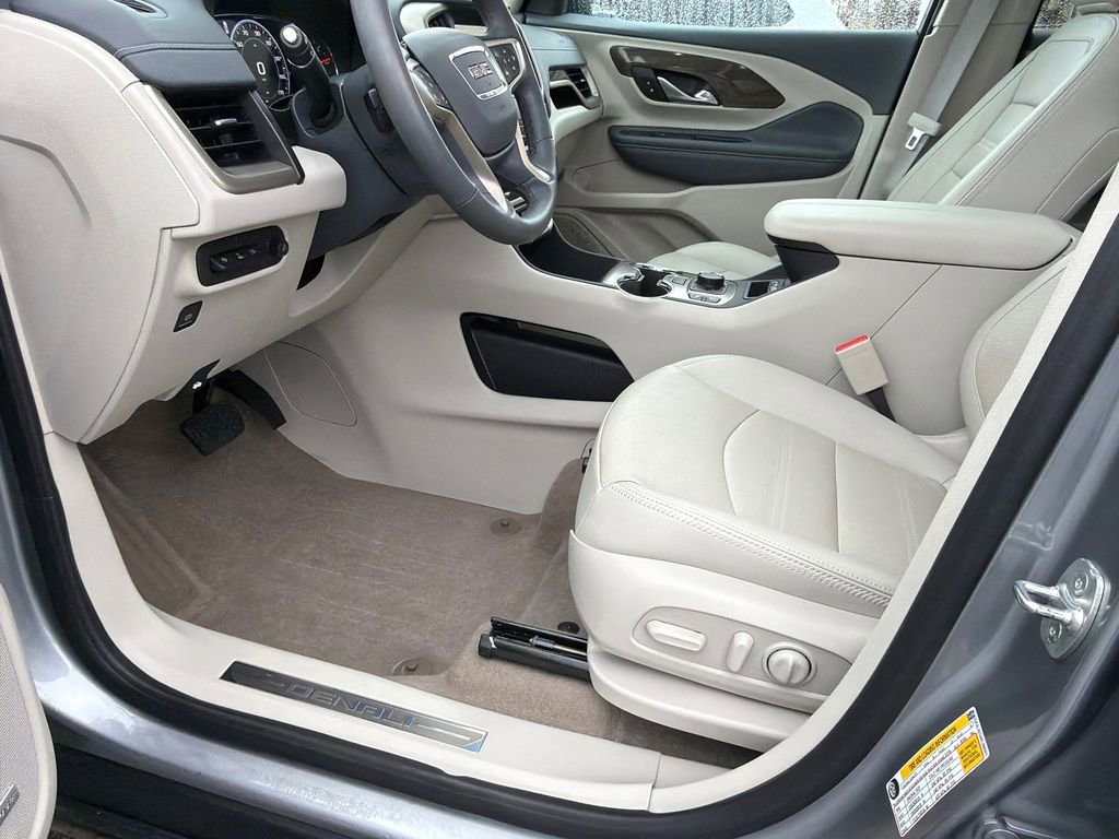 Used 2024 GMC Terrain Denali w/ Denali Premium Package image 9