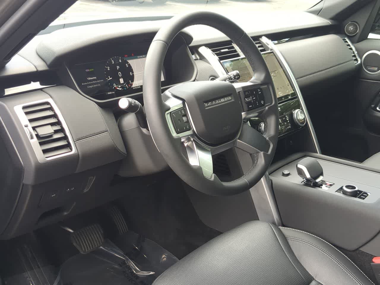 Certified 2025 Land Rover Discovery S AWD/4WD image 10