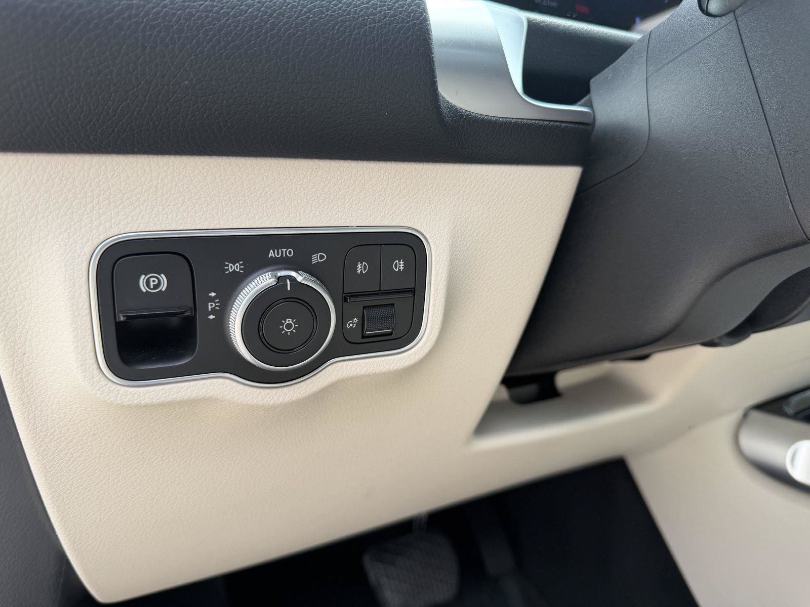 Certified 2024 Mercedes-Benz GLB 250 image 7