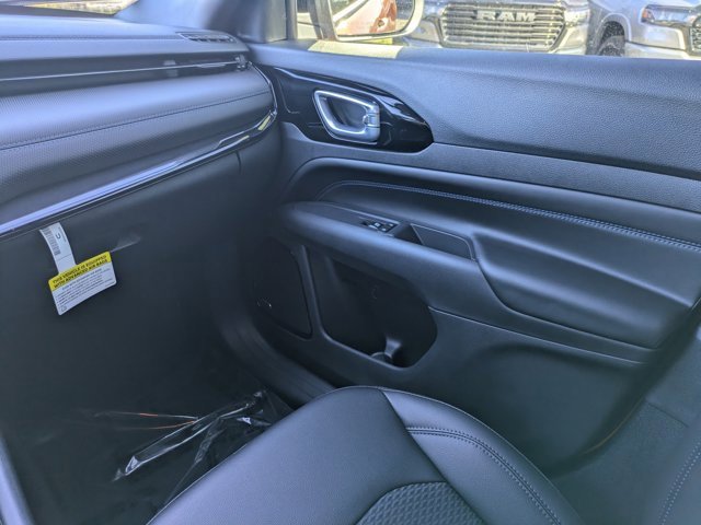 New 2026 Jeep Compass Latitude w/ Sun and Sound Group image 15